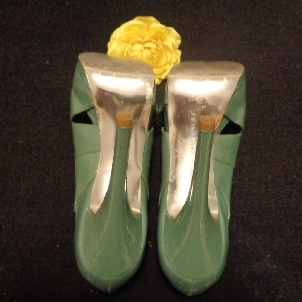 CLUBWEAR H BY HALSTON MOSS GREEN PATENT HIGH HEELS 8 M - Picture 6 of 8